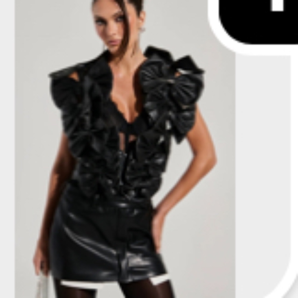 AKIRA LOVE IS IN THE AIR TOP Size LL